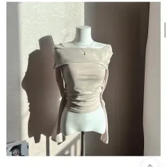 ベージュラブオフショルダー ドレープシャーリング 長袖Tシャツ