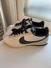 ナイキ コルテッツ SE サイズ 270 コア ブラック スコッチ ライト