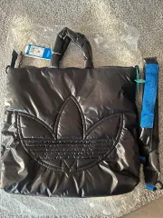 新品 adidas(アディダス) オリジナル 光沢 ブラック トートバッグ