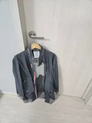 新品同様 トム・ブラウン WHO hedn 3本線 ジャケット ウィンドブレーカー (サイズ 100 ㅡ 2)