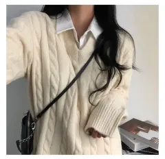 ケーブル編み Vネック ニット