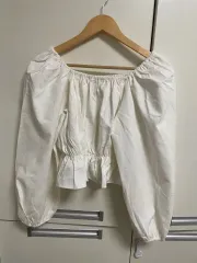 新品) 白ファーパフ ブラウス