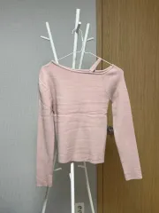 ライトピンク オフショルダー Tシャツ 片方オフショルダー