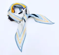 シルク風 高級パターン ひし形スカーフ_ライトブルー馬パターン