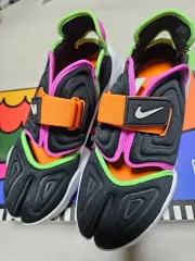 （ W ） NIKE(ナイキ) アクア リフト 黒 ピンク 240