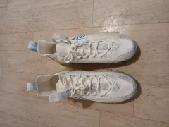 スニーカー スポーツ