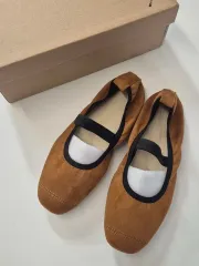 スエードフラットシューズ