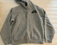 Nike(ナイキ） SB フード付きTシャツ