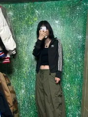 adidas(アディダス) 必須アイテム 黒 3本線 パターン ジップアップパーカー フード付き ジャージ 95