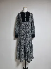 L209 小花ブラックポイントロング丈ワンピース