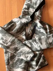 Nike(ナイキ） フード付き ジップアップパーカー