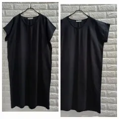 黒 シンプルなドレス