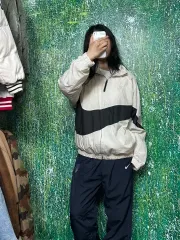 Nike(ナイキ） エアジョーダン1 ビッグ スウッシュ ウインドブレーカー L