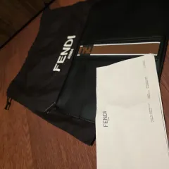 FENDI フェンディ ロゴ クラッチバッグ