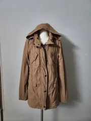 フリース裏地付きマウンテンパーカー (GUESS)