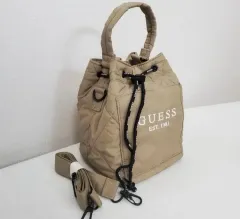 新品 GUESS ゲス ダウン キルティング バケットバッグ