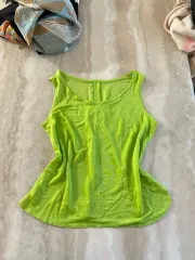 薄い 涼しい 夏 ノースリーブ ライトグリーン 緑