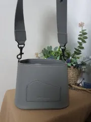 OSTKAKA(オストカーカ) ヌメール ドロウ ストリング バケットバッグ