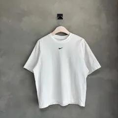 NIKE(ナイキ) 中心 スウッシュ ルーズフィット 半袖
