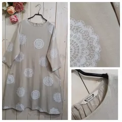 ベージュ モチーフドレス