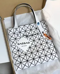 BAO BAO ISSEY MIYAKE トートバッグ (白)