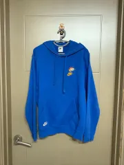 Nike(ナイキ） フード付き ジップアップパーカー