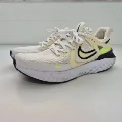 270 NIKE(ナイキ) レジェンド リアクト 2