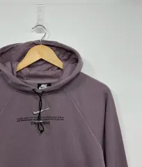 NIKE(ナイキ) ウーマンズ メタリックピーリング スウッシュ センターロゴ ポケット プルオーバー フード付きTシャツ