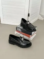 バックルデコレーション エナメル 光沢 厚底 ローファー