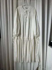 白 フリル シャーリング ロング ワンピース (マタニティ服 推奨)