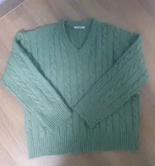 緑 ケーブル編み ニット