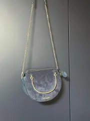 CHARLES & KEITH チャールズアンドキース クロスバック スウェード ブルー