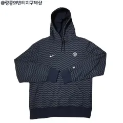 Nike(ナイキ） スウッシュ ストリート MANCHESTER UNITED FC(マンチェスター・ユナイテッドFC) フード付きTシャツ