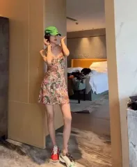 夏 リゾート ワンピース (胸部 スリットが入っています)