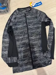 新品 Arena(アリーナ) グレー ボーダー柄 ラッシュガード (男性用)