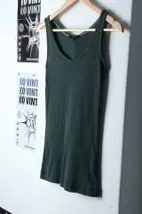 W ( S ) Tommy Hilfiger(トミーヒルフィガー) 半袖 Tシャツ ノースリーブ 緑 オールドスクール- 13174