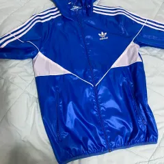 アディダス ウィンドブレーカー