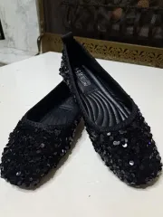 黒 スパンコール フラットシューズ