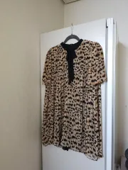 新品) ZARA レオパード プリーツワンピース