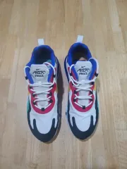 ナイキ エアマックス リアクト 270