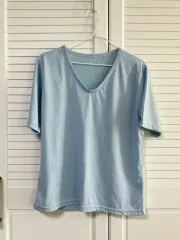 V ネック 半袖 ライトブルー Tシャツ 新品