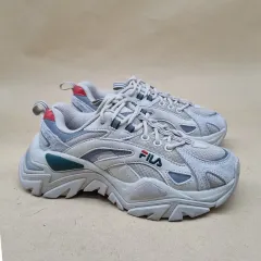 フィラ インターレイション ライト スニーカー 220