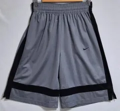 M ） Nike(ナイキ） グレー 機能性 ハーフパンツ