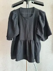 ブラックブラウス (無料)