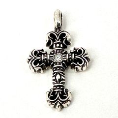 ローリーロドキン【K18】MINI ENGRAVED GOTHIC CROSS - メルカリ