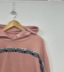 adidas(アディダス) ボーカル クロップド ベロア プルオーバー フード付きTシャツ