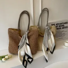 ラフィア 麦わら トートバッグ 夏バッグ 王冠