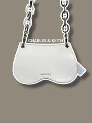 CHARLES & KEITH(チャールズアンドキース) クロスバッグ ベージュ ／ 0526