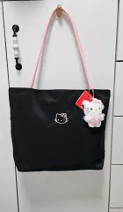 ハローキティ ブラック トートバッグ & ショルダーバッグ シャカシャカ素材でウェットティッシュでゴシゴシ可能