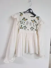 ZARA 刺繍フリルブラウス L
